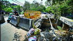 The damaged bridge on Ratan Lal Sahdev Marg in Defence Colony in New Delhi on April 4. (Sanchit Khanna/HT Photo) The damaged bridge on Ratan Lal Sahdev Marg in Defence Colony in New Delhi on April 4. (Sanchit Khanna/HT Photo)