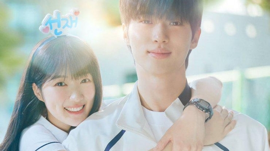 Kim Hye Yoon and Byeon Woo Seok in tvN's Lovely Runner Kdrama. Kim Hye Yoon and Byeon Woo Seok in tvN's Lovely Runner Kdrama.