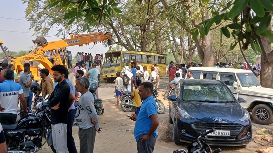 School bus that overturned in Haryana's Mahendergarh on Thursday morning.(HT Photo) School bus that overturned in Haryana's Mahendergarh on Thursday morning.(HT Photo)