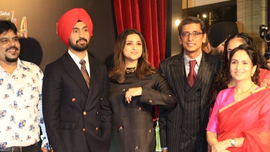 Diljit Dosanjh and Parineeti Chopra, who have portrayed the roles of Amar Singh Chamkila and his wife Amarjot Kaur in the film, decided to twin in black on their big night. While Chopra looked elegant in a black suit, Dosanjh was dapper in a double breasted blazer