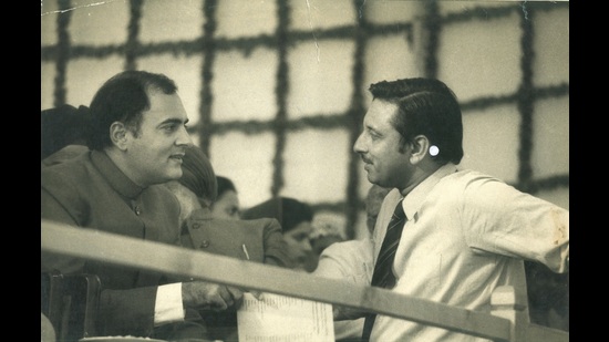 Rajiv Gandhi and Mani Shankar Aiyar in the 1980s. (Courtesy Juggernaut) Rajiv Gandhi and Mani Shankar Aiyar in the 1980s. (Courtesy Juggernaut)