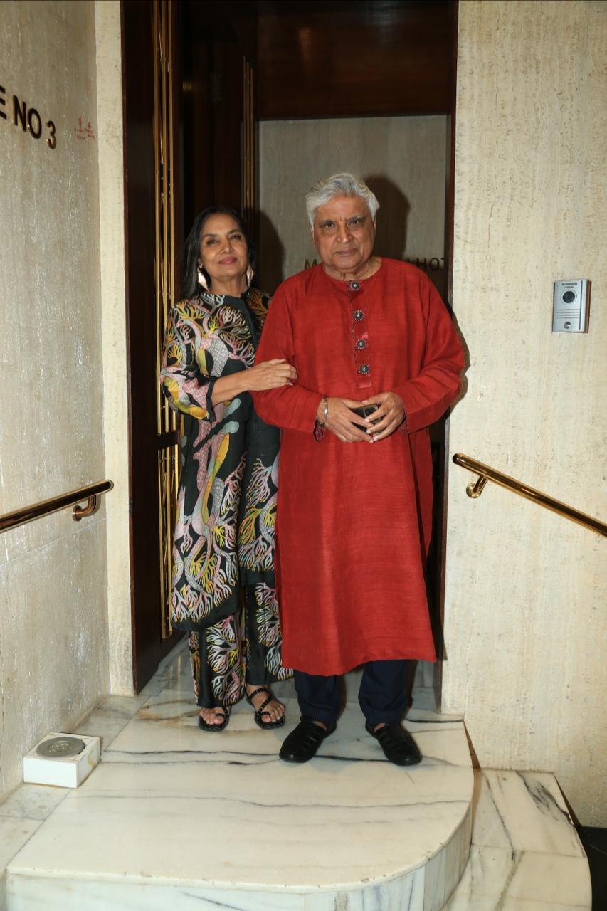 Shabana Azmi poses with Javed Akhtar outside Manish Malhotra's home Shabana Azmi poses with Javed Akhtar outside Manish Malhotra's home