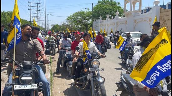 After HT reported about the traffic violations, the Mohali administration had written to police to issue challans to the violators. (HT Photo)
