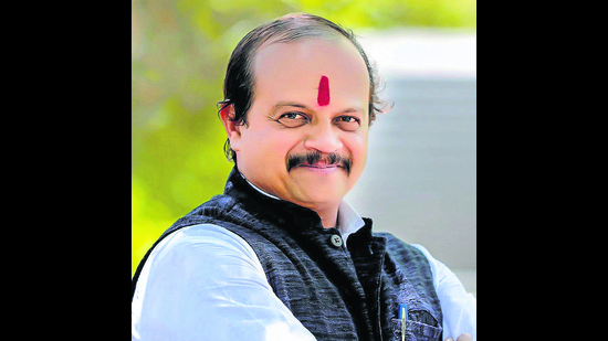 Vasant More (in pic) as VBA candidate makes it triangular fight in Pune. (HT PHOTO)