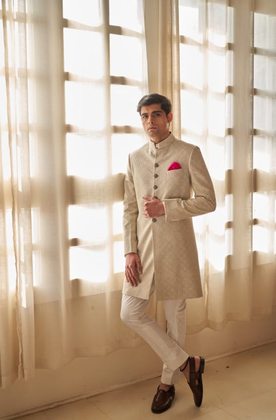 Having special buttons on the outfit evokes a sense of personal style(Raghavendra Rathore ) Having special buttons on the outfit evokes a sense of personal style(Raghavendra Rathore )