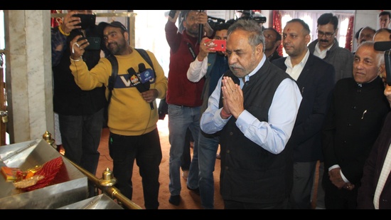 Congress candidate from Kangra parliamentary constituency Anand Sharma during his visit to Kalibari Temple in Shimla on Friday. (Deepak Sansta/HT) Congress candidate from Kangra parliamentary constituency Anand Sharma during his visit to Kalibari Temple in Shimla on Friday. (Deepak Sansta/HT)