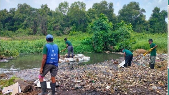 Approximately 59,000 kg of waste is collected from people and then sent for recycling in a day. Approximately 59,000 kg of waste is collected from people and then sent for recycling in a day.