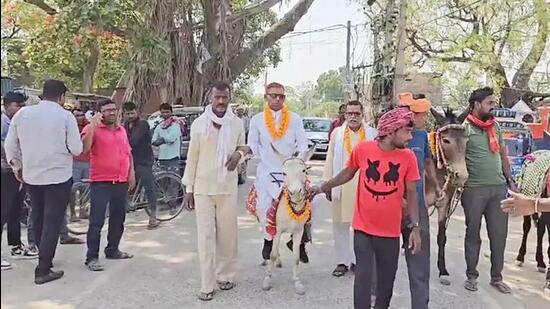 Satyendra Baitha, an Independent candidate, rode a donkey to file his nomination for Gopalganj Lok Sabha seat recently. Satyendra Baitha, an Independent candidate, rode a donkey to file his nomination for Gopalganj Lok Sabha seat recently.