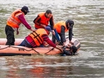 Boat capsizes in Jammu and Kashmir's Pulwama: 2 missing, 7 rescued(HT_PRINT/File photo) Boat capsizes in Jammu and Kashmir's Pulwama: 2 missing, 7 rescued(HT_PRINT/File photo)