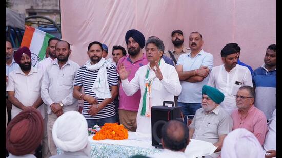 Congress candidate Manish Tewari addressing a public meeting while campaigning in Chandigarh on Thursday. (HT photo) Congress candidate Manish Tewari addressing a public meeting while campaigning in Chandigarh on Thursday. (HT photo)