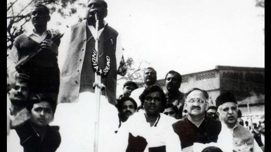 Mulayam Singh Yadav seeking votes for son Akhilesh Yadav (extreme left) in Kannauj in the 2000 election. (File Photo) Mulayam Singh Yadav seeking votes for son Akhilesh Yadav (extreme left) in Kannauj in the 2000 election. (File Photo)