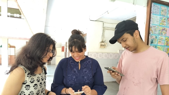 Students checking the HSC Board 12th result at Fr Angel Multipurpose School & Junior College at Vashi in Navi Mumbai(Bachchan Kumar/ht)