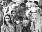 Made at a budget of <span class='webrupee'>₹</span>10 lakh, Manthan was the first crowd funded Indian film. (HT Archive) Made at a budget of <span class='webrupee'>₹</span>10 lakh, Manthan was the first crowd funded Indian film. (HT Archive)