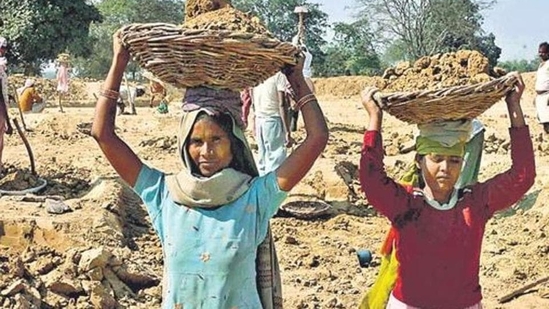 “Schemes like PM KISAN, MGNREGA (average wage 182), MGNREGA wage increase, Ujjwala Yojana, and PMGKAY are increasing the per person per month rural income by <span class='webrupee'>₹</span>437,” noted the SBI in its findings (HT Photo) “Schemes like PM KISAN, MGNREGA (average wage 182), MGNREGA wage increase, Ujjwala Yojana, and PMGKAY are increasing the per person per month rural income by <span class='webrupee'>₹</span>437,” noted the SBI in its findings (HT Photo)