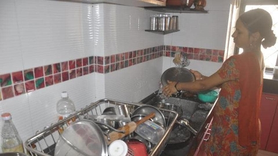 There is no universal definition of occupational safety and health for domestic workers, and there is uncertainty regarding the responsibilities of employers in providing safe workplaces.(HT)