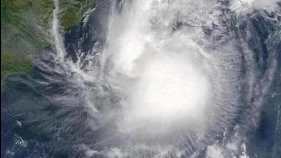 Cyclone Remal is expected to make landfall between Sagar Island in West Bengal and Bangladesh’s Khepupara on Sunday midnight (HT Photo) Cyclone Remal is expected to make landfall between Sagar Island in West Bengal and Bangladesh’s Khepupara on Sunday midnight (HT Photo)