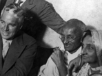 In 1931, Charlie Chaplin met Gandhi in London (London Express / Getty Images) In 1931, Charlie Chaplin met Gandhi in London (London Express / Getty Images)