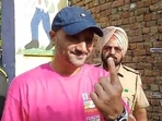 Former Indian cricketer and Aam Aadmi Party (AAP) MP Harbhajan Singh exercises his voting right in Jalandhar, Punjab, during Phase 7 of Lok Sabha elections, where 13 constituencies in the state are voting.(HT Photo) Former Indian cricketer and Aam Aadmi Party (AAP) MP Harbhajan Singh exercises his voting right in Jalandhar, Punjab, during Phase 7 of Lok Sabha elections, where 13 constituencies in the state are voting.(HT Photo)