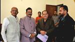 Himachal assembly speaker with the three independent MLAs. (HT) Himachal assembly speaker with the three independent MLAs. (HT)
