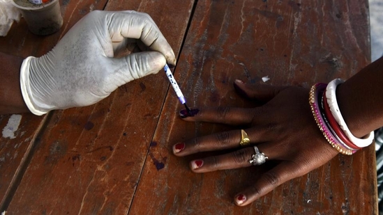 A voter's finger is inked while casting their ballot during third phase polling for Bihar Assembly Elections, at Mahua constituency in Vaishali district, Bihar.(Parwaz Khan / Hindustan Times) A voter's finger is inked while casting their ballot during third phase polling for Bihar Assembly Elections, at Mahua constituency in Vaishali district, Bihar.(Parwaz Khan / Hindustan Times)