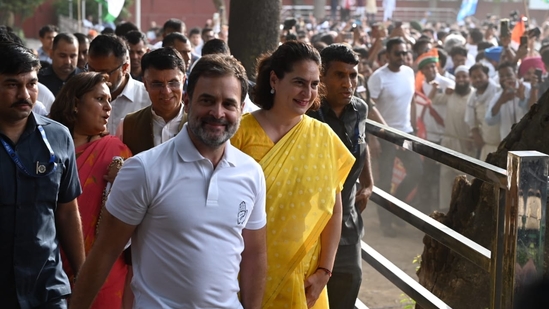 Congress leaders Rahul Gandhi with Priyanka Gandhi Vadra at AICC headquarters in New Delhi on Tuesday.(Arvind Yadav/HT Photo)