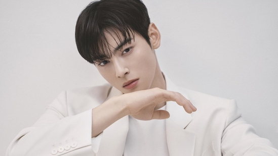 City streets of Mexico flood with fans upon the arrival of Kpop idol, Cha EunWoo(X/Twitter)
