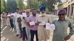 Voters queue up to exercise their franchise at a polling booth in Bathinda district of Punjab on June 1. (Sanjeev Kumar/HT) Voters queue up to exercise their franchise at a polling booth in Bathinda district of Punjab on June 1. (Sanjeev Kumar/HT)