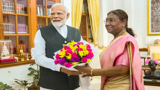 President Droupadi Murmu meets Prime Minister Narendra Modi at the Rashtrapati Bhavan ahead of government formation, in New Delhi, Friday(PTI)
