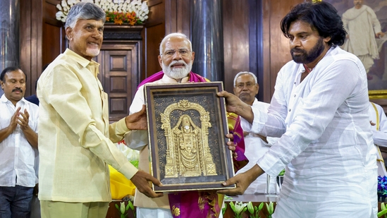 Prime Minister Narendra Modi being presented a memento by TDP chief N Chandrababu Naidu and Janasena Chief Pawan Kalyan during the NDA Parliamentary Party meeting at Samvidhan Sadan, in New Delhi, Friday(PTI)