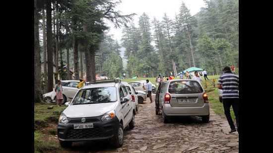 On Saturday, tourists had to wait for hours in queued vehicles to enter McLeodganj in Dharamshala due to a significant increase in the number of visitors over the past few days. (HT Photo) On Saturday, tourists had to wait for hours in queued vehicles to enter McLeodganj in Dharamshala due to a significant increase in the number of visitors over the past few days. (HT Photo)