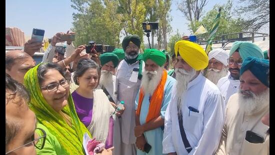 Trinamool Congress leaders meet farmers at Khanauri border on Monday. Trinamool Congress leaders meet farmers at Khanauri border on Monday.