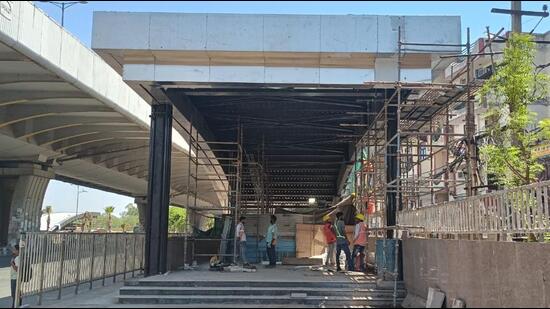 Finishing touches at the Krishna Park Extension station. (HT Photo) Finishing touches at the Krishna Park Extension station. (HT Photo)