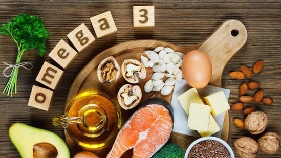 Food items rich in Omega-3 fatty acids should be included in the diet. Foods such as fatty fish, flaxseeds and walnuts have anti-inflammatory properties. (Shutterstock)