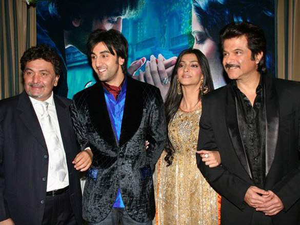 Rishi Kapoor and Anil Kapoor with their kids Ranbir Kapoor and Sonam Kapoor during Saawariya event. Rishi Kapoor and Anil Kapoor with their kids Ranbir Kapoor and Sonam Kapoor during Saawariya event.