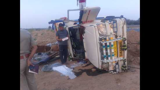 The pick-up van in which the cattle were being smuggled. (HT Photo) The pick-up van in which the cattle were being smuggled. (HT Photo)