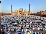Muslims perform prayers at Jama Masjid on the occasion of Eid al-Adha(HT) Muslims perform prayers at Jama Masjid on the occasion of Eid al-Adha(HT)
