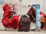 Women quench their thirst with tap water on a hot summer afternoon during an intense heatwave in Prayagraj.(AFP Photo) Women quench their thirst with tap water on a hot summer afternoon during an intense heatwave in Prayagraj.(AFP Photo)