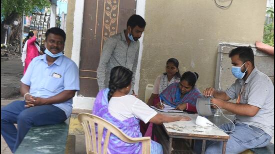 Six days after an outbreak of typhoid at Sadanandnagar building in Mangalwar Peth, PMC on Friday swung into action and began surveillance in the area. (HT) Six days after an outbreak of typhoid at Sadanandnagar building in Mangalwar Peth, PMC on Friday swung into action and began surveillance in the area. (HT)