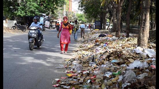 The primary objective of the survey in Gurugram will be to identify obstacles at the ward-level of the door-to-door waste collection system, MCG officials said on Sunday. (HT PHOTO.) The primary objective of the survey in Gurugram will be to identify obstacles at the ward-level of the door-to-door waste collection system, MCG officials said on Sunday. (HT PHOTO.)