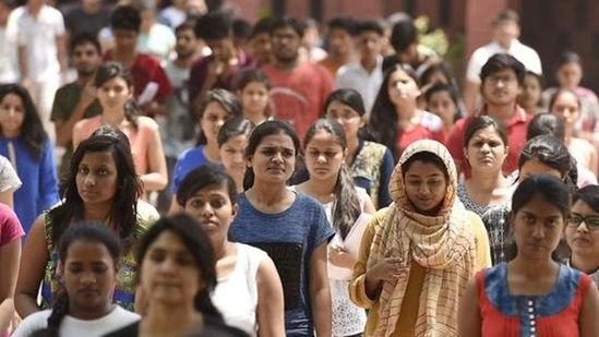 The cut off percentile for National Eligibility cum Entrance Test PG and NEET Super Speciality exams has been reduced by 15%, according to a Union health ministry statement.(Raj K Raj/HT file) The cut off percentile for National Eligibility cum Entrance Test PG and NEET Super Speciality exams has been reduced by 15%, according to a Union health ministry statement.(Raj K Raj/HT file)