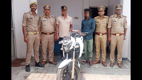 The chain snatchers in police custody (HT Photo) The chain snatchers in police custody (HT Photo)
