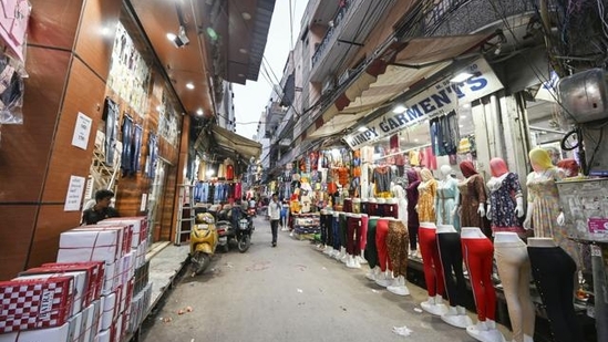 Fast fashion is a low-margin industry with a complex production process, and one indicator could determine manufacturing success. (Sanjeev Verma/HT Photo) Fast fashion is a low-margin industry with a complex production process, and one indicator could determine manufacturing success. (Sanjeev Verma/HT Photo)