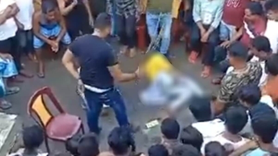 The man, Tajmul alias "JCB” who is allegedly a TMC leader, attacked a couple with bamboo sticks in Chopra in Uttar Dinajpur district of West Bengal. The man, Tajmul alias "JCB” who is allegedly a TMC leader, attacked a couple with bamboo sticks in Chopra in Uttar Dinajpur district of West Bengal.