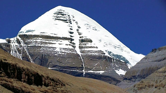 The pilgrims can now have a view of both the Kailash peak and Om Parvat from within the Indian territory.(HT File) The pilgrims can now have a view of both the Kailash peak and Om Parvat from within the Indian territory.(HT File)