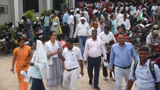 Candidates are seen leaving the exam venue after appearing for BPSC Headmaster exam 2024. The question papers have been released on bpsc.bih.nic.in.(Santosh Kumar) Candidates are seen leaving the exam venue after appearing for BPSC Headmaster exam 2024. The question papers have been released on bpsc.bih.nic.in.(Santosh Kumar)