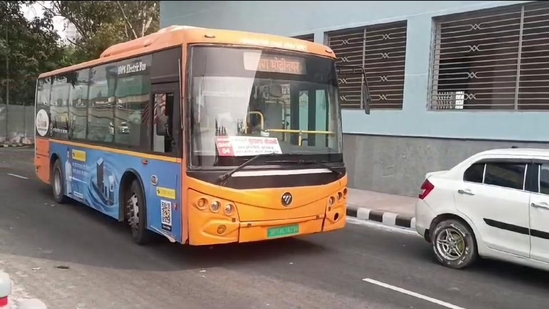 E-bus in Ghaziabad. (Sakib Ali/HT Photo)(HT_PRINT) E-bus in Ghaziabad. (Sakib Ali/HT Photo)(HT_PRINT)