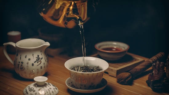 White, green, black and oolong teas all come from the same plant, but their differences are due to harvesting practices and post-harvest leaf-oxidation treatments. (Pexels ) White, green, black and oolong teas all come from the same plant, but their differences are due to harvesting practices and post-harvest leaf-oxidation treatments. (Pexels )