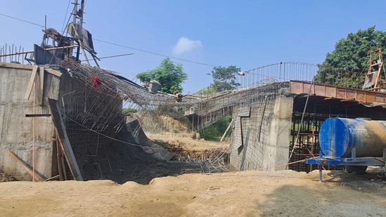 Portions of two small bridges over Gandaki river in Bihar’s Siwan district collapsed on Wednesday, marking the seventh such incident in the state in the last 15 days.(HT files ( relevant image ) )