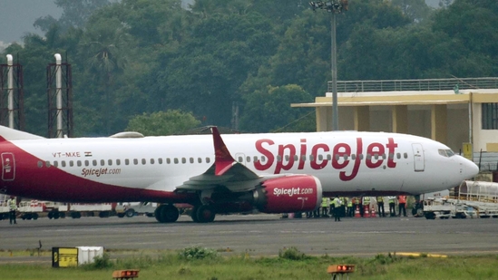 The Redditor complained that the SpiceJet flight was delayed by an hour and later the passengers were asked to get down from the flight. The Redditor complained that the SpiceJet flight was delayed by an hour and later the passengers were asked to get down from the flight.