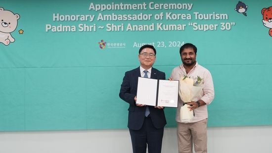 Super 30 founder Anand Kumar has been appointed the Ambassador of Korean Tourism for 2024. (Photo courtesy: x.com/teacheranand) Super 30 founder Anand Kumar has been appointed the Ambassador of Korean Tourism for 2024. (Photo courtesy: x.com/teacheranand)